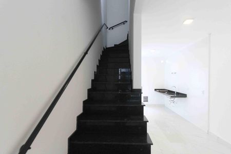 Casa para alugar com 92m², 3 quartos e 2 vagas Casa para alugar com 92m², 3 quartos e 2 vagasEscada