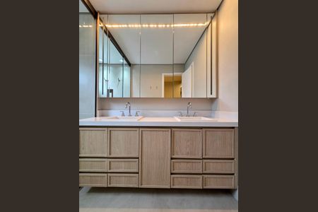 Apartamento à venda com 161m², 3 quartos e 4 vagas Apartamento à venda com 161m², 3 quartos e 4 vagasBanheiro da Suíte 3