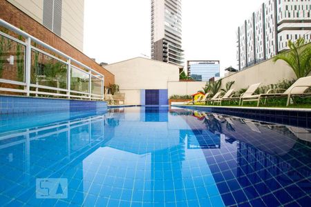 Apartamento à venda com 161m², 3 quartos e 4 vagas Apartamento à venda com 161m², 3 quartos e 4 vagasÁrea comum - Piscina