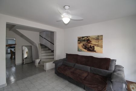 Casa à venda com 224m², 4 quartos e 2 vagasSala