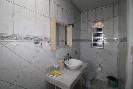 Casa à venda com 224m², 4 quartos e 2 vagasBanheiro