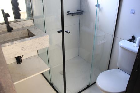 Casa de condomínio para alugar com 128m², 2 quartos e 2 vagasBanheiro