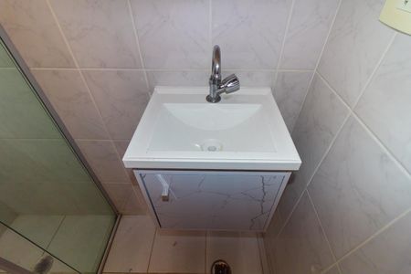 Casa de condomínio à venda com 110m², 3 quartos e 3 vagasBanheiro 2