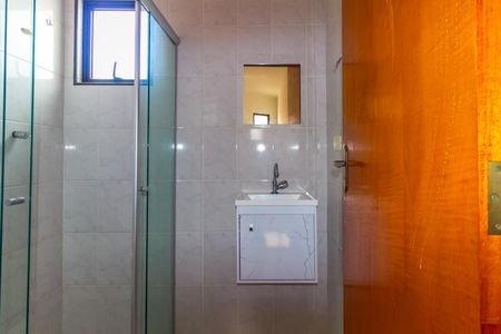 Casa de condomínio à venda com 110m², 3 quartos e 3 vagasBanheiro 2