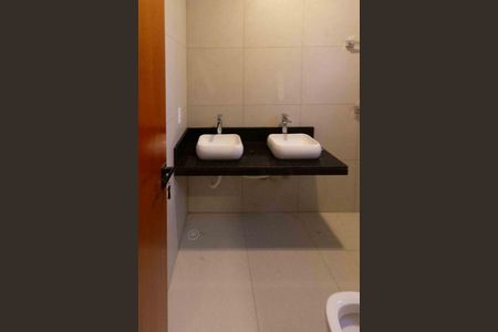 Casa para alugar com 140m², 3 quartos e 4 vagasBanheiro da Suite