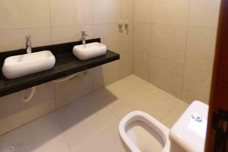 Casa para alugar com 140m², 3 quartos e 4 vagasBanheiro da Suite