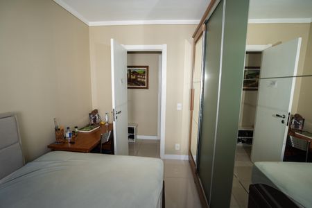 Quarto 1 de apartamento à venda com 3 quartos, 92m² em São Sebastião, Porto Alegre