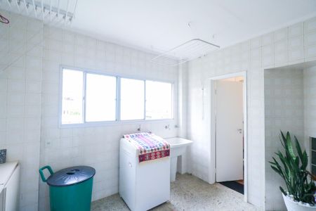 Apartamento para alugar com 340m², 5 quartos e 3 vagas Apartamento para alugar com 340m², 5 quartos e 3 vagasÁrea de Serviço