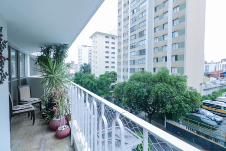 Apartamento para alugar com 340m², 5 quartos e 3 vagas Apartamento para alugar com 340m², 5 quartos e 3 vagasVaranda