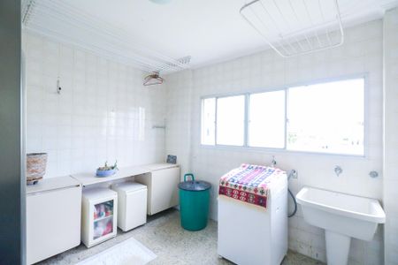 Apartamento para alugar com 340m², 5 quartos e 3 vagas Apartamento para alugar com 340m², 5 quartos e 3 vagasÁrea de Serviço