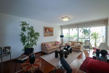 Apartamento para alugar com 340m², 5 quartos e 3 vagas Apartamento para alugar com 340m², 5 quartos e 3 vagasSala