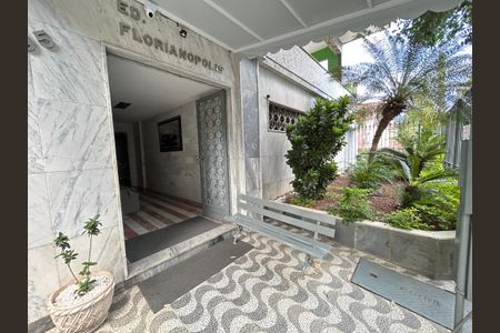 Apartamento para alugar com 80m², 2 quartos e 1 vagaHall de entrada