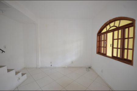 Sala de casa para alugar com 3 quartos, 240m² em Bento Ribeiro, Rio de Janeiro