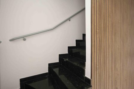 Escada de casa para alugar com 2 quartos, 67m² em Cidade Líder, São Paulo