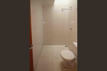 Casa para alugar com 67m², 2 quartos e 2 vagasBanheiro da Suite