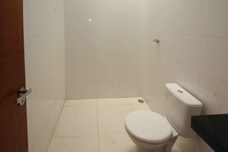 Casa para alugar com 67m², 2 quartos e 2 vagasBanheiro da Suite