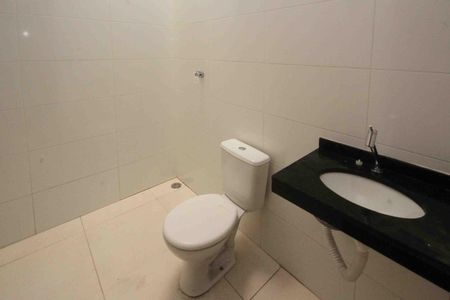 Casa para alugar com 67m², 2 quartos e 2 vagasBanheiro da Suite