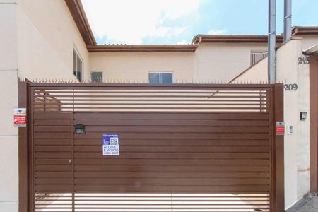 Casa à venda com 100m², 3 quartos e 1 vagaFachada