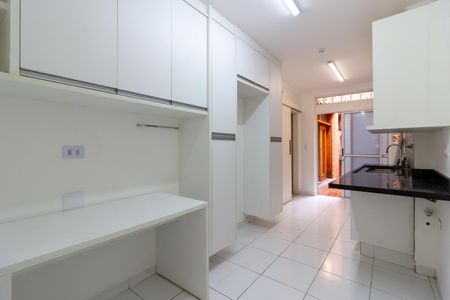 Cozinha de casa para alugar com 2 quartos, 240m² em Pinheiros, São Paulo