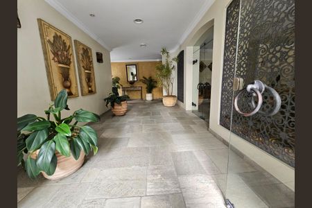 Apartamento à venda com 185m², 4 quartos e 3 vagas Apartamento à venda com 185m², 4 quartos e 3 vagasHall social