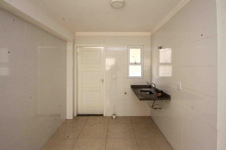 Cozinha de apartamento para alugar com 2 quartos, 40m² em Cidade Líder, São Paulo