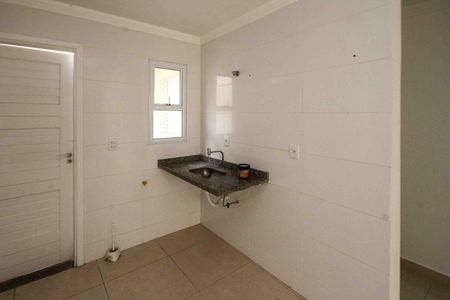 Cozinha de apartamento para alugar com 2 quartos, 40m² em Cidade Líder, São Paulo
