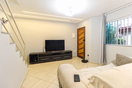 Casa para alugar com 80m², 2 quartos e 3 vagas Casa para alugar com 80m², 2 quartos e 3 vagasSala