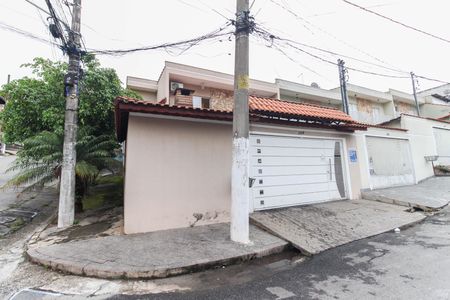 Casa para alugar com 80m², 2 quartos e 3 vagas Casa para alugar com 80m², 2 quartos e 3 vagasFachada