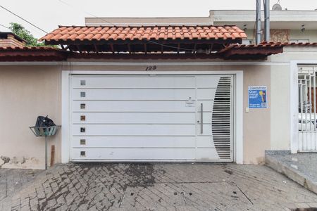 Casa para alugar com 80m², 2 quartos e 3 vagas Casa para alugar com 80m², 2 quartos e 3 vagasFachada