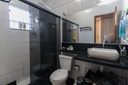 Casa para alugar com 80m², 2 quartos e 3 vagas Casa para alugar com 80m², 2 quartos e 3 vagasBanheiro da Suíte 2
