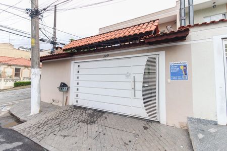 Casa para alugar com 80m², 2 quartos e 3 vagas Casa para alugar com 80m², 2 quartos e 3 vagasFachada