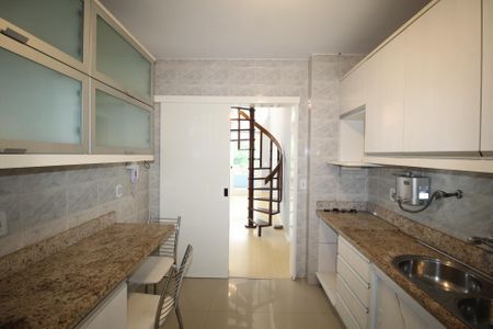 Apartamento para alugar com 249m², 3 quartos e 2 vagasCozinha
