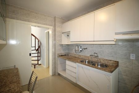 Apartamento para alugar com 249m², 3 quartos e 2 vagasCozinha