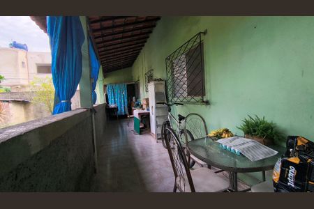 Casa à venda com 460m², 2 quartos e 2 vagas Casa à venda com 460m², 2 quartos e 2 vagasVaranda