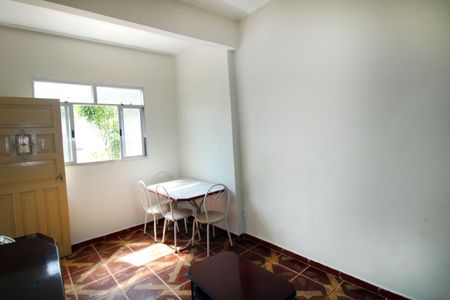 Sala de apartamento para alugar com 1 quarto, 50m² em Olaria, Rio de Janeiro
