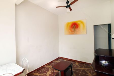 Sala de apartamento para alugar com 1 quarto, 50m² em Olaria, Rio de Janeiro