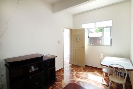Sala de apartamento para alugar com 1 quarto, 50m² em Olaria, Rio de Janeiro
