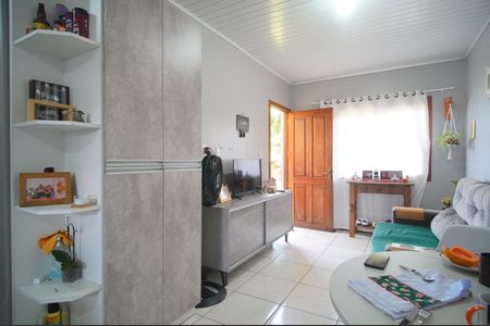 Casa à venda com 80m², 2 quartos e 2 vagasSala