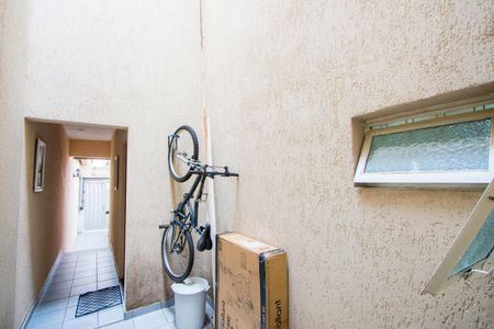 Casa à venda com 178m², 3 quartos e 2 vagasCorredor externo