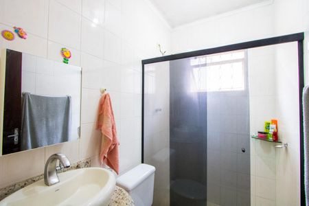 Casa à venda com 178m², 3 quartos e 2 vagasBanheiro social