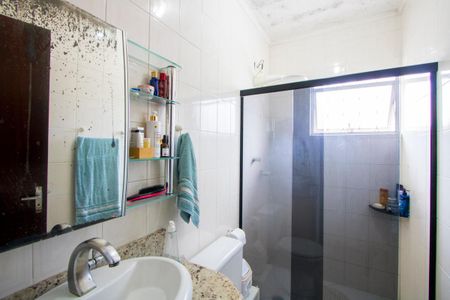 Casa à venda com 178m², 3 quartos e 2 vagasBanheiro do quarto 1