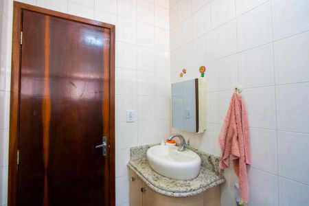 Casa à venda com 178m², 3 quartos e 2 vagasBanheiro social