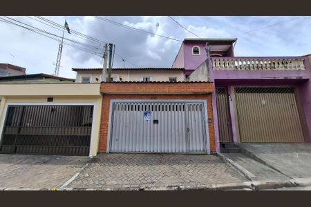 Casa à venda com 178m², 3 quartos e 2 vagasFachada