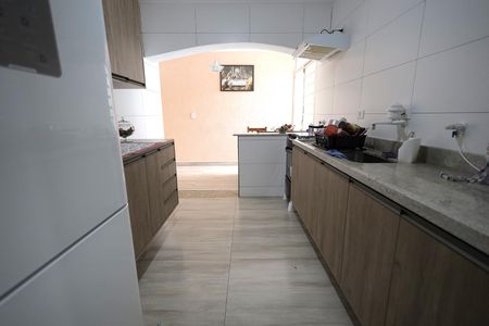 Casa à venda com 97m², 2 quartos e 2 vagas Casa à venda com 97m², 2 quartos e 2 vagasCozinha