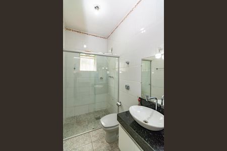 Casa para alugar com 84m², 3 quartos e 2 vagasBanheiro Social