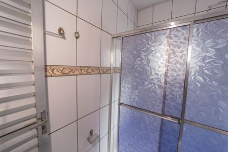 Banheiro de casa para alugar com 1 quarto, 40m² em Jardim Verônia, São Paulo