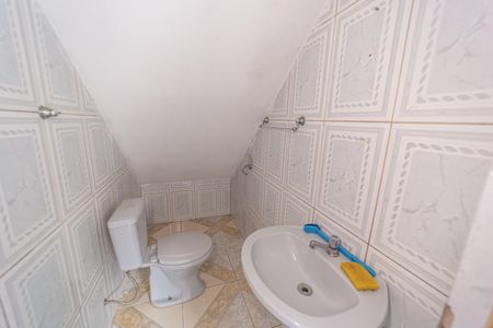 Banheiro de casa para alugar com 1 quarto, 40m² em Jardim Verônia, São Paulo