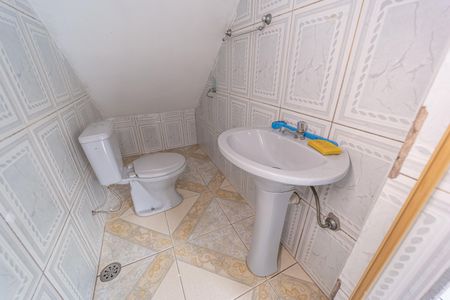 Banheiro de casa para alugar com 1 quarto, 40m² em Jardim Verônia, São Paulo