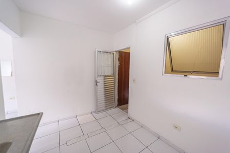 Cozinha de casa para alugar com 1 quarto, 40m² em Jardim Verônia, São Paulo