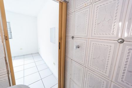 Banheiro de casa para alugar com 1 quarto, 40m² em Jardim Verônia, São Paulo